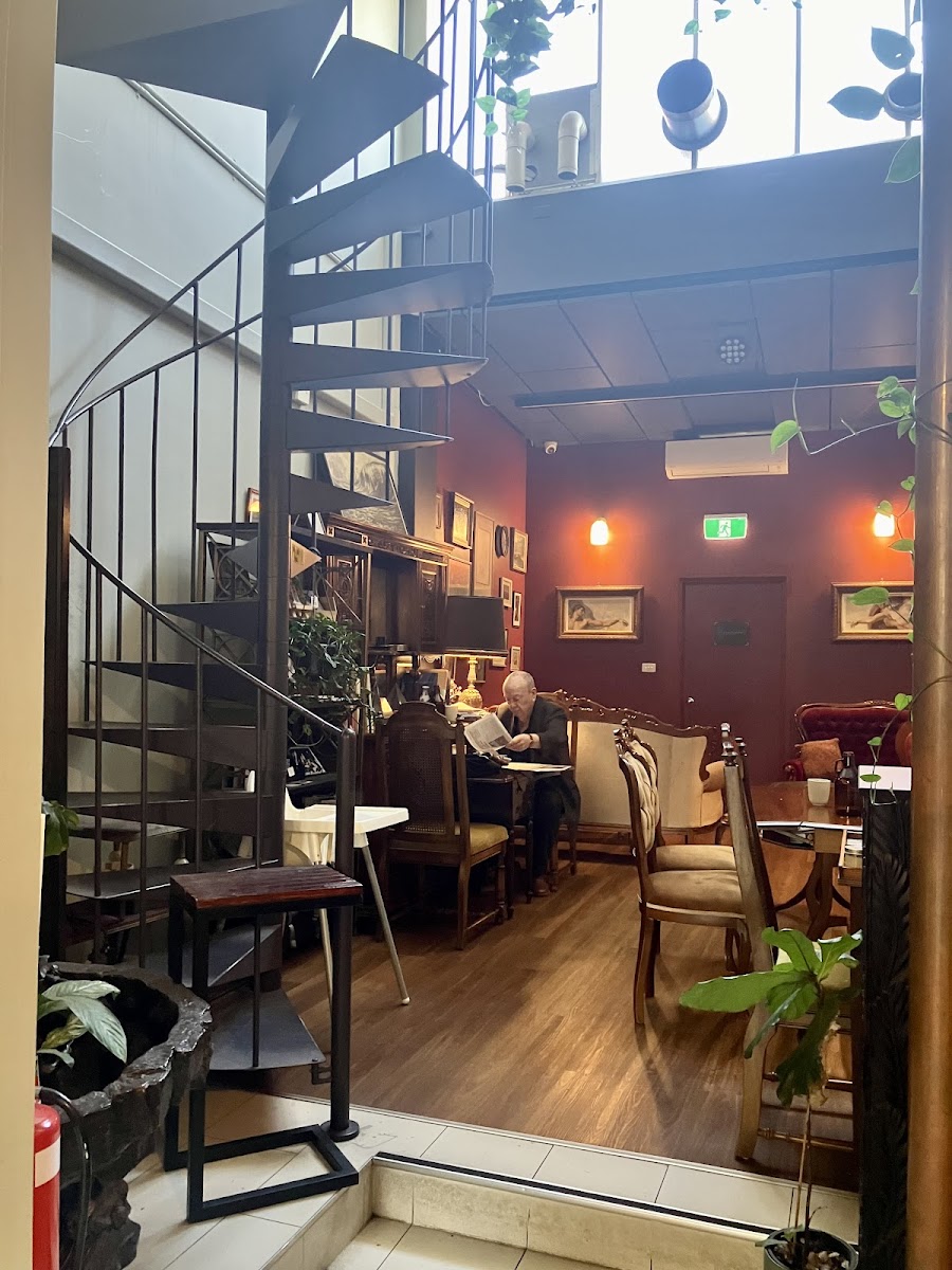 Cyrus Artlounge